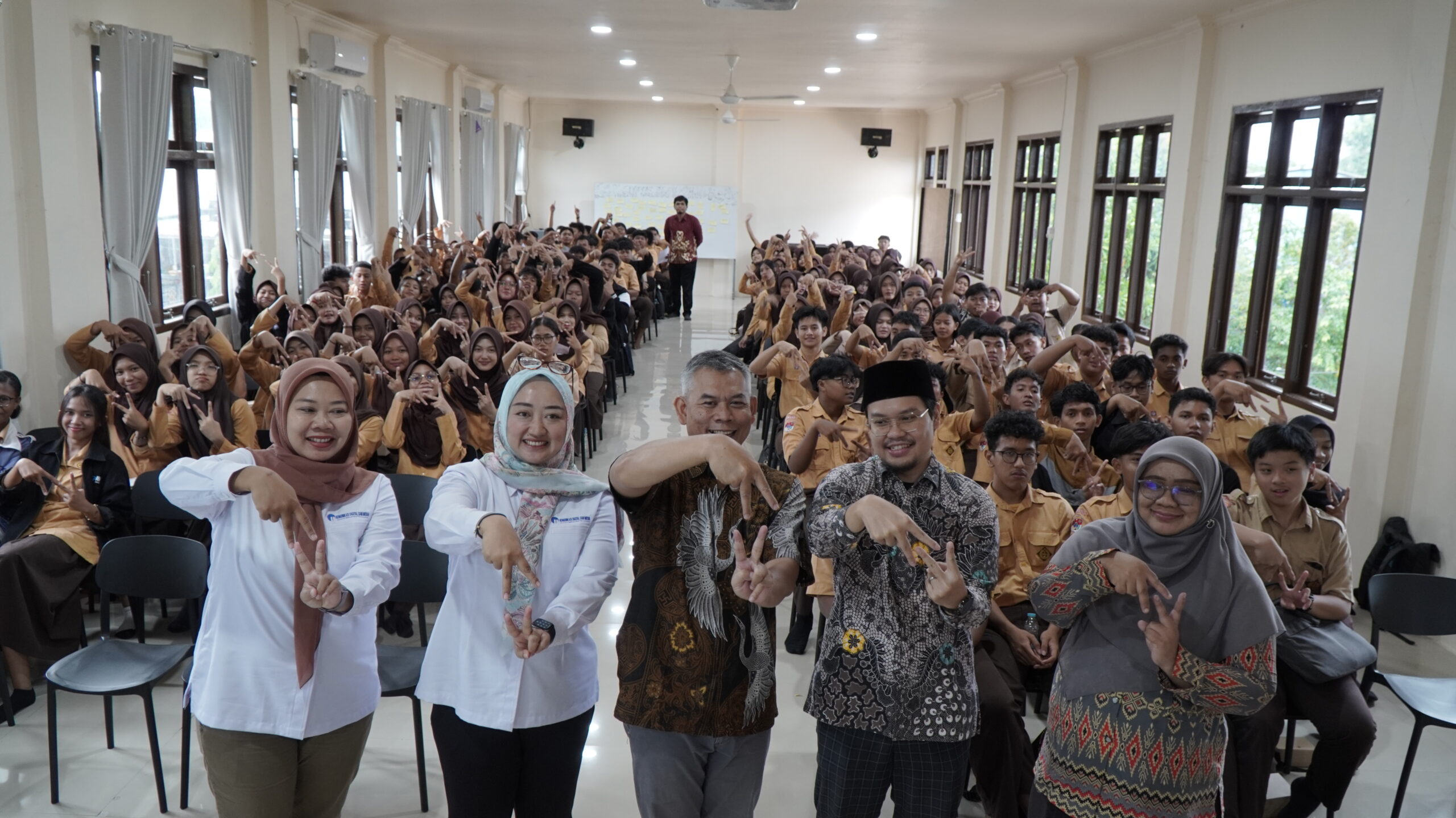 Implementasi Program Pengayaan SUGT dalam Pengembangan Literasi Akademik, Karakter Siswa, dan Inovasi Pembelajaran di SMAS Averos Sorong