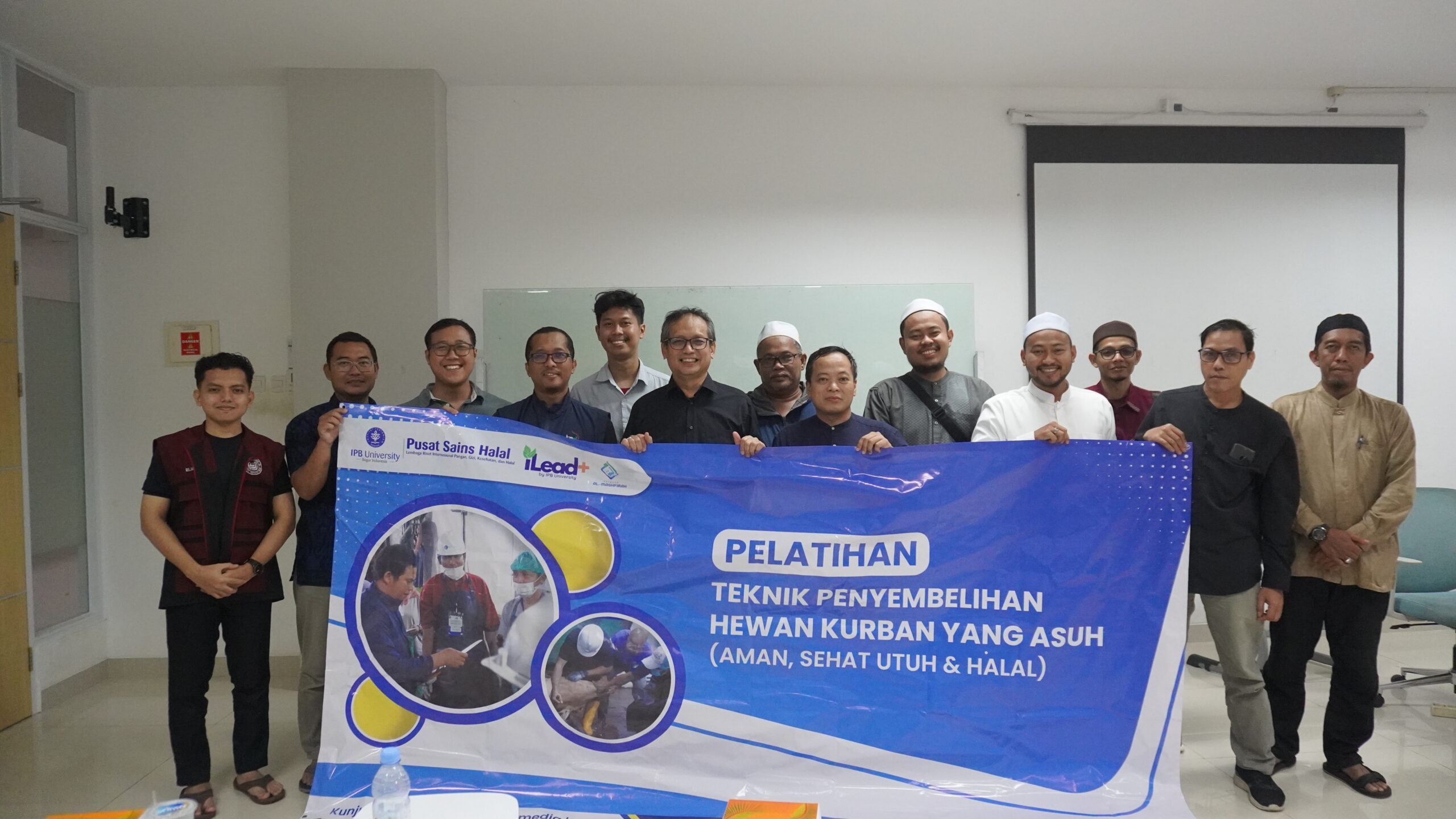Gelar Pelatihan Teknik Penyembelihan Hewan Kurban ASUH, LKPE IPB University Gandeng Pusat Sains Halal IPB University